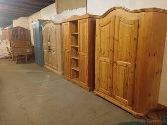 Selská celodřevěná šatní skříň - 3