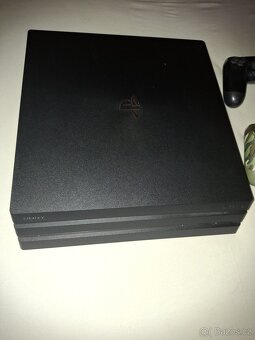 PlayStation 4 Pro 2TB + 2 ovladače + hry - 3
