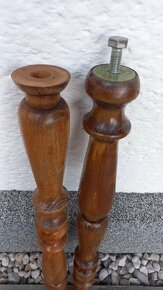 Dřevěná policová stěna ke schodišti - 3