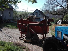 Historická mlátička na obilí - 3