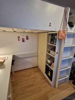 Postel s psacim stolem Ikea - 3