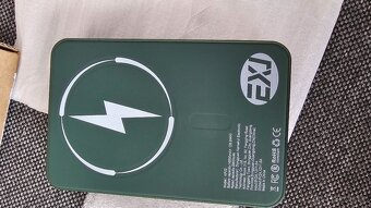 MagSafe Powerbanka s LCD displejem 22,5W - 3