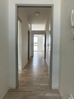 Pronájem bytu 2+kk • 44 m², Na Výsluní 2285, Staré Město - 3