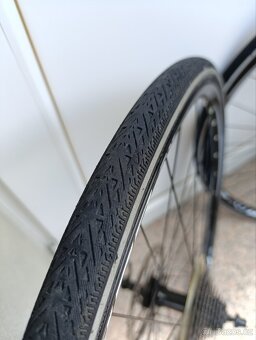Kola Merida s plášti Hutchinson, kotoučové brzdy, kazeta - 3