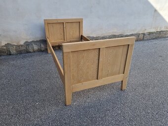 STARÁ SMRKOVÁ POSTEL PO RENOVACI - 3