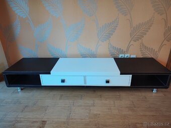 TV STOLEK -MODERNÍ,BÍLÝ LESK - D-220 cmxŠ-52xV-35cm - 3