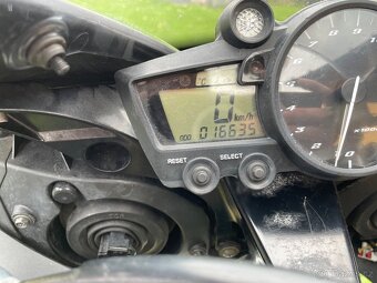Yamaha YZF-R1 rok 2002 - 3