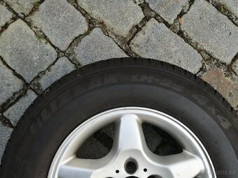 Bridgestone Blizzak LM25 4x4 235/70 R16 106T - 3