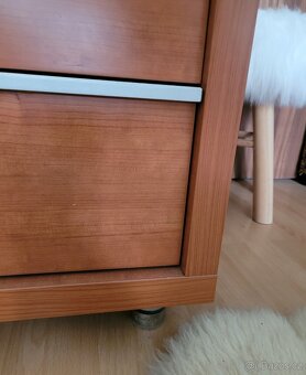 Pěkná sestava s komodama a stolkem 2,4m - 3