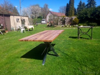 Ořechový jídelní stůl - 3