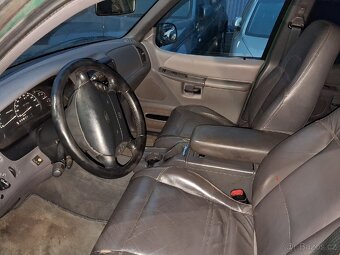 Ford explorer - 3