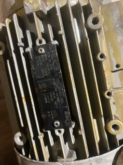 Prodám Elektromotor 2.2kw 2880ot.  2/kus - 3