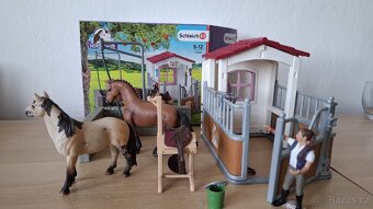 Schleich micí box a stak pro koniky - 3