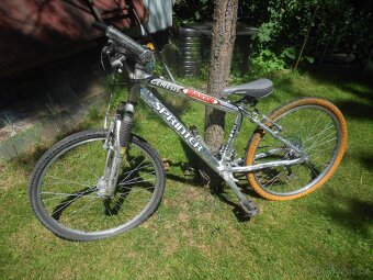 retro koloběžka a kola - 3