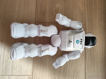Silverlit robot na dálkové ovládání - 3