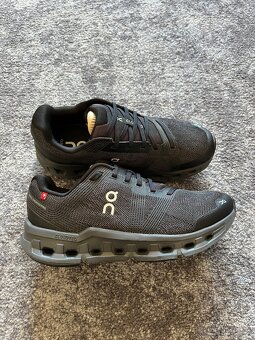 19x Dámské boty On Running Cloud, velikost 38 - 38,5 - 3