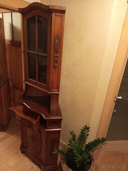 Starožitná rohová skříňka - 3