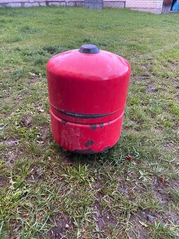 Prodám expanzní nádrž - 3