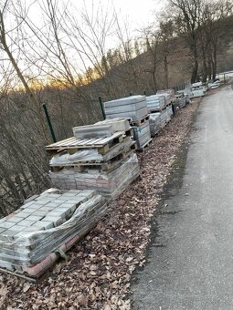Stavební  materiál, dlažba, skruže, obrubníky - 3
