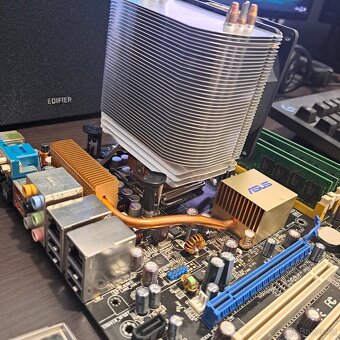 Základní deska - 775 Asus P5B Deluxe + CPU Intel + 4GB - 3