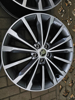 ALU kola 5x112 Škoda Superb 3 R19 ET44 Trinity 8J - 3