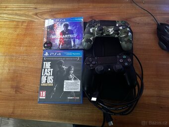 PlayStation 4 (PS4) + 2 ovladače + 2 top hry - Kompletní bal - 3
