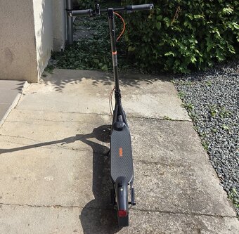 Elektro koloběžka Ninebot KickScooter F2 Pro by Segway - 3