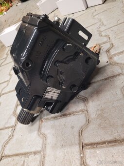 cnh převodka pohonu kosy varifeed 2 pro New Holland  a case - 3