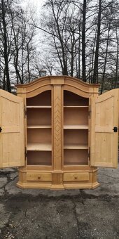 Celomasivní policová skříň s šuplíky - 3