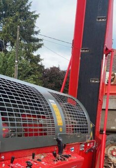 Štípací automat Hakki Pilke 43 podavací stůl Hakki Feed 471 - 3