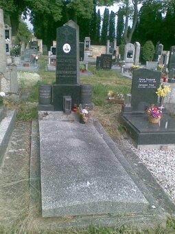 HROB-HROBOVÉ MÍSTO/POMNÍK - 3