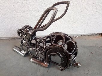 Kovová socha - Zajíc (prodej/pronájem) - 3