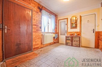 Prodej rodinného domu se zahradou a garáží ve městě Zlaté Ho - 3