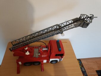 BRUDER 2771 Hasiči auto MAN - požární žebřík + maják - 3