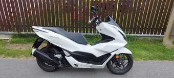 Honda PCX 125 .2022.. najeto 2900km - 3