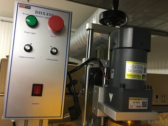 STOLNÍ AUTOMATICKÁ VÍČKOVAČKA DDX-450 - 3