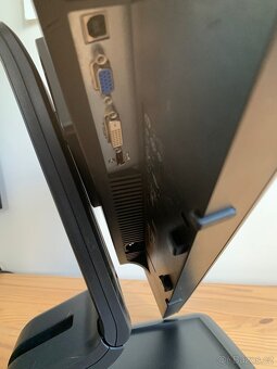 Monitor - HP Compaq LA2405x - 3