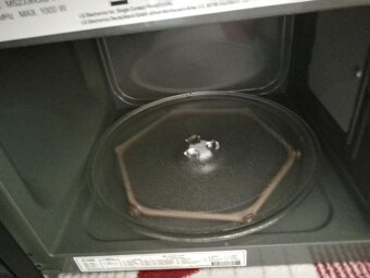 NOVÁ mikrovlnná trouba LG, černá, 23 l - 3