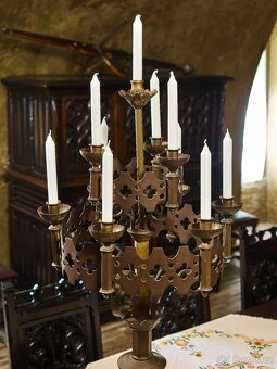 Monumentální párové neogotické bronzové svícny – výška 100 c - 3