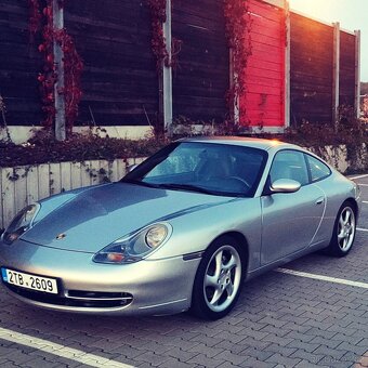 Porsche 911 Carrera 4 - 3