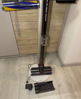 Dyson V15 Detect Absolute s originálním stojanem - 3