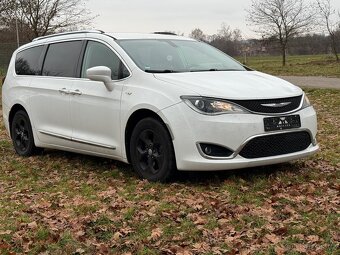 Chrysler Pacifica - 3