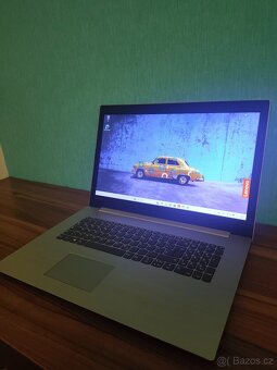 Lenovo 330-17IKB | i5 • 8GB • 256GB - 3