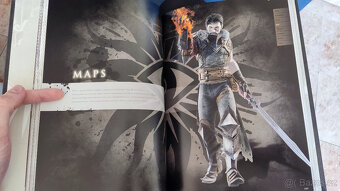 Dragon Age II Collector's Edition: The Complete Official Gu - 3