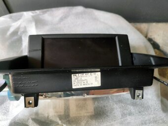 BMW E87 monitor navigace - vadné sklápění - 3
