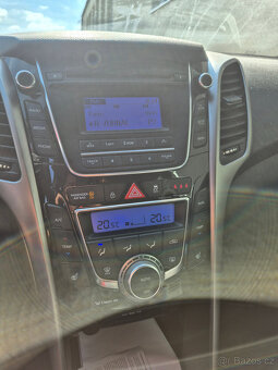 Prodám Hyundai i30 1.6CRDi 81kW Kombi r.v. 2013 - 3