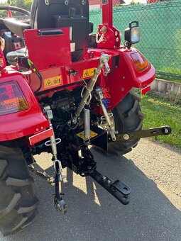 Traktor DF 304G2, 4x4 - 3