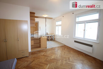 Pronájem bytu 1+kk 30 m2 P5 Smíchov zařízený po rekonstrukci - 3