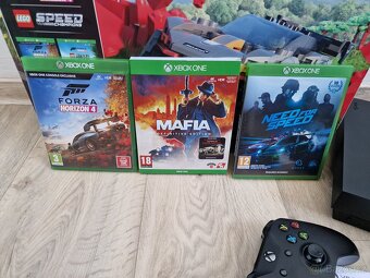Herní Konzole Xbox One X 1TB plus hry krabice - 3