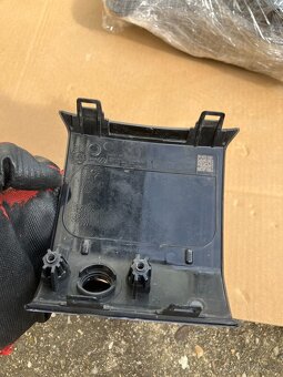 Kryt krytka acc Radaru ŠKODA SUPERB III lift - 3